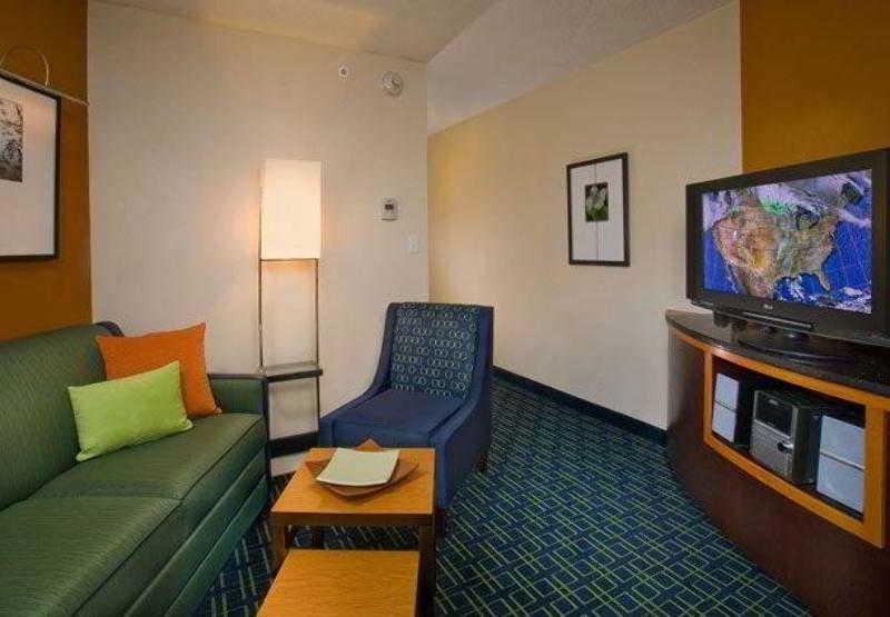 Hotel Fairfield And By Marriott Airport