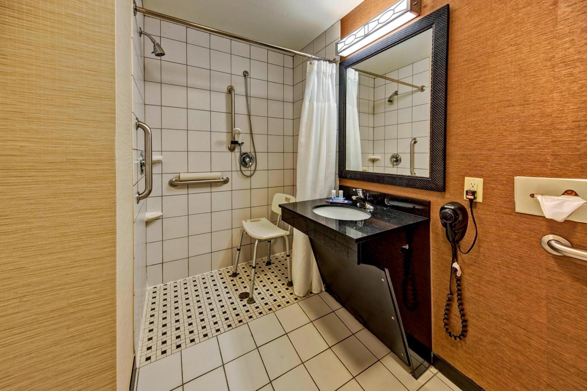 Hotel Fairfield And By Marriott Airport 3*