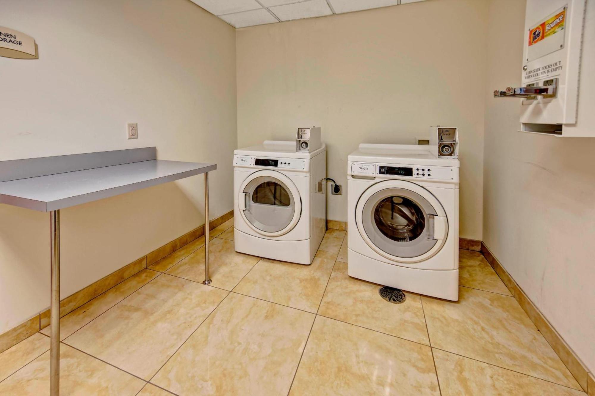 Hotel Fairfield And By Marriott Airport 3*