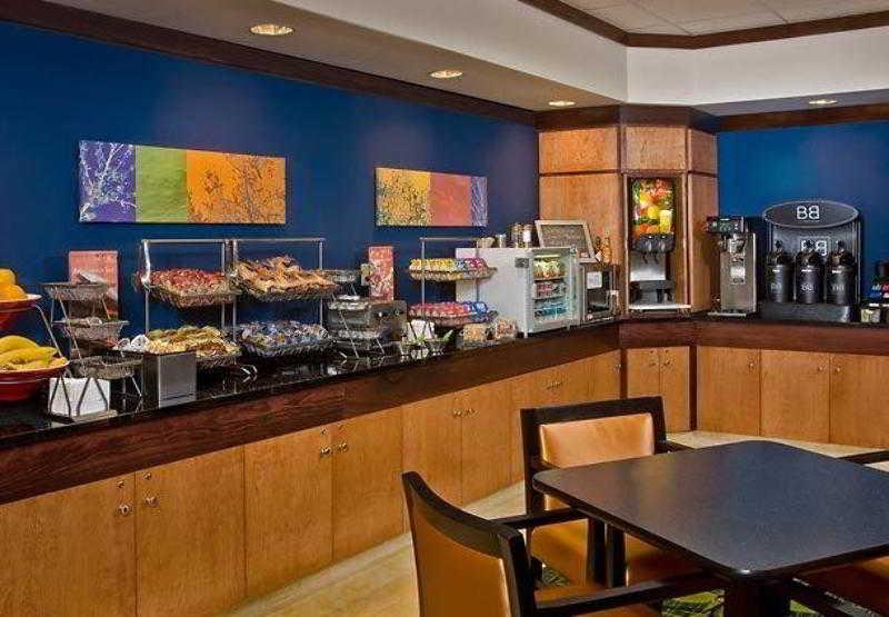 Hotel Fairfield And By Marriott Airport 3*