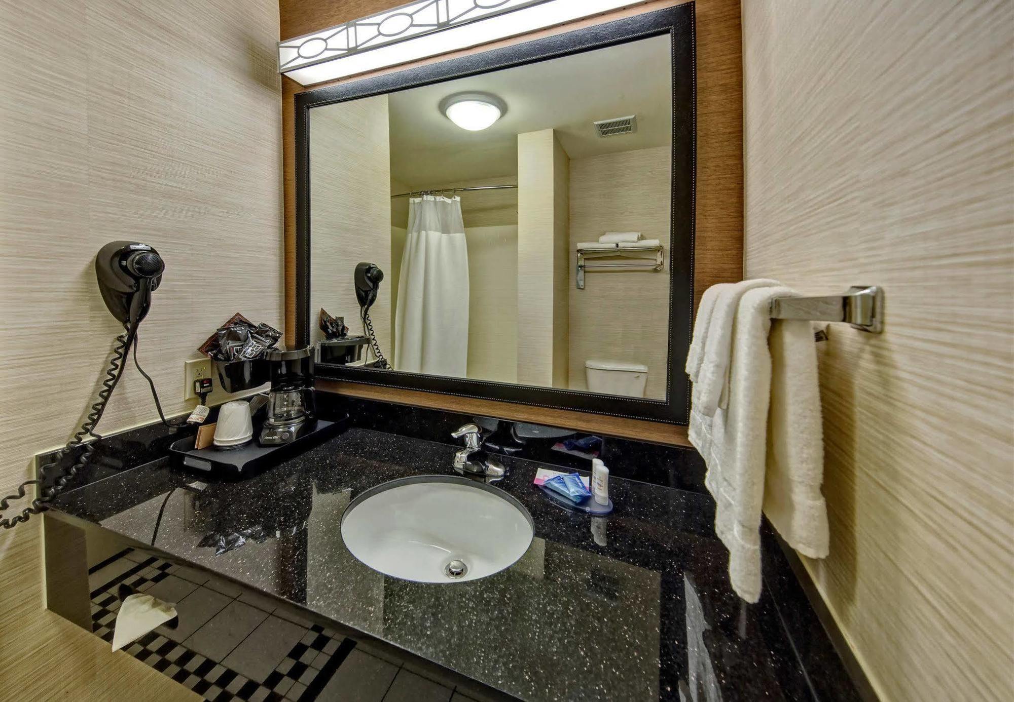 Fairfield And By Marriott Airport 3*